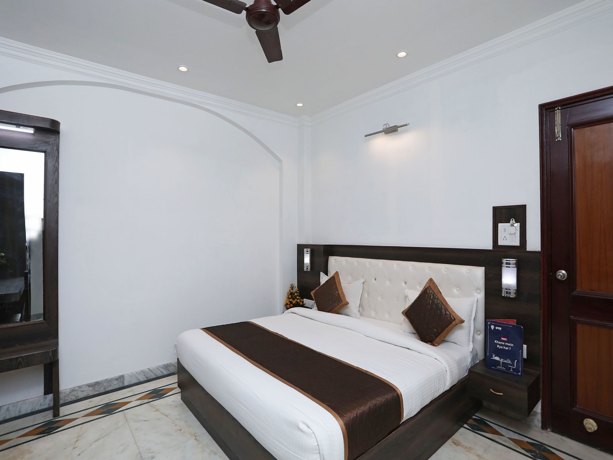 Oyo 15493 Marc Royal Agra (Uttar Pradesh)